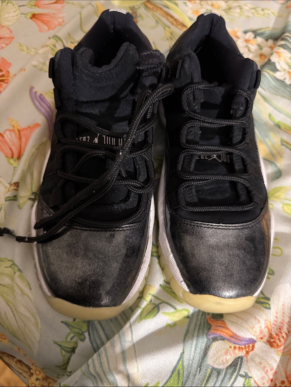 Jordan Kids Black Sneakers with Metallic Silver Toe